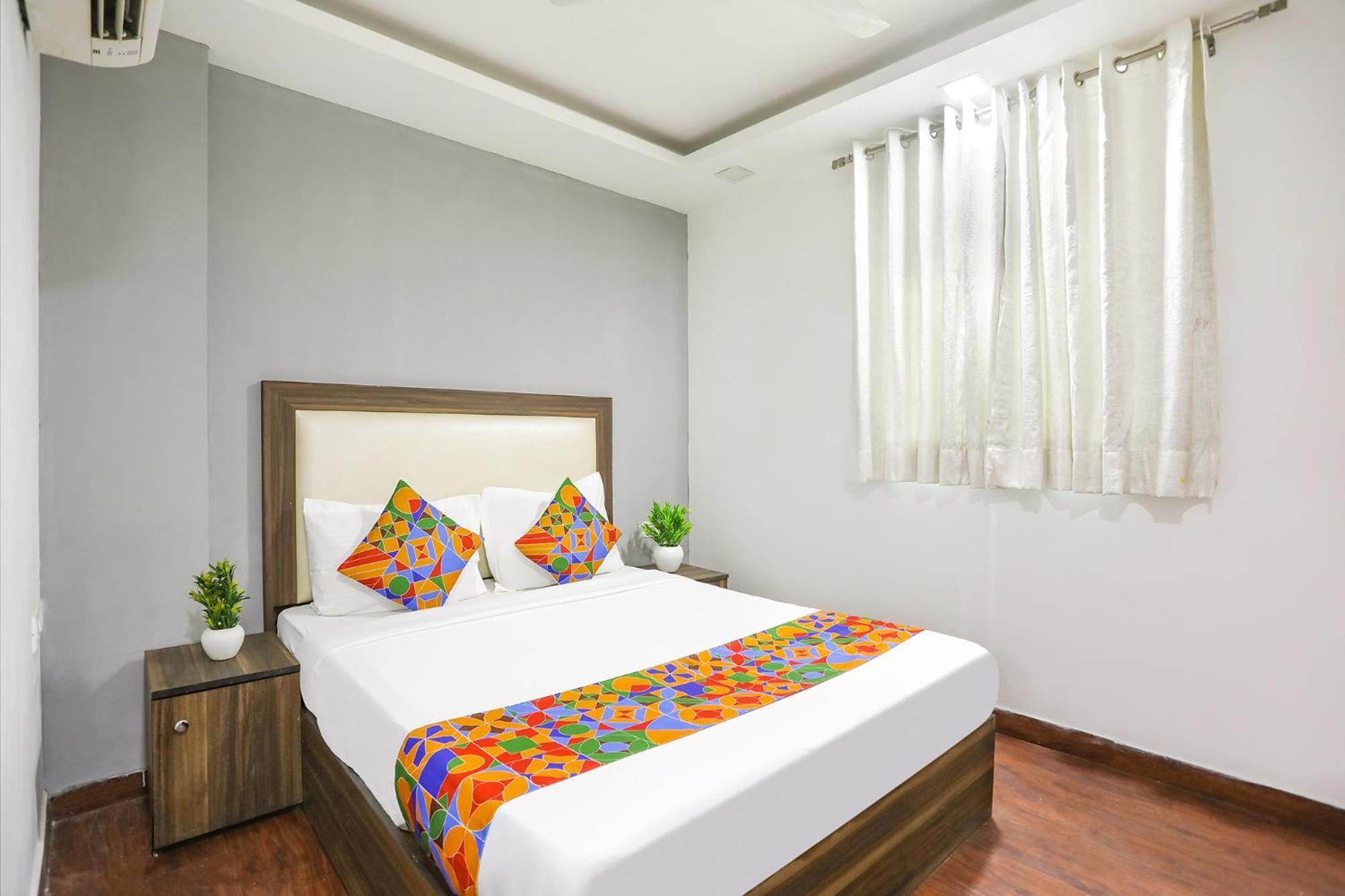 Hotel Fabexpress The Arrow Nueva Delhi Exterior foto