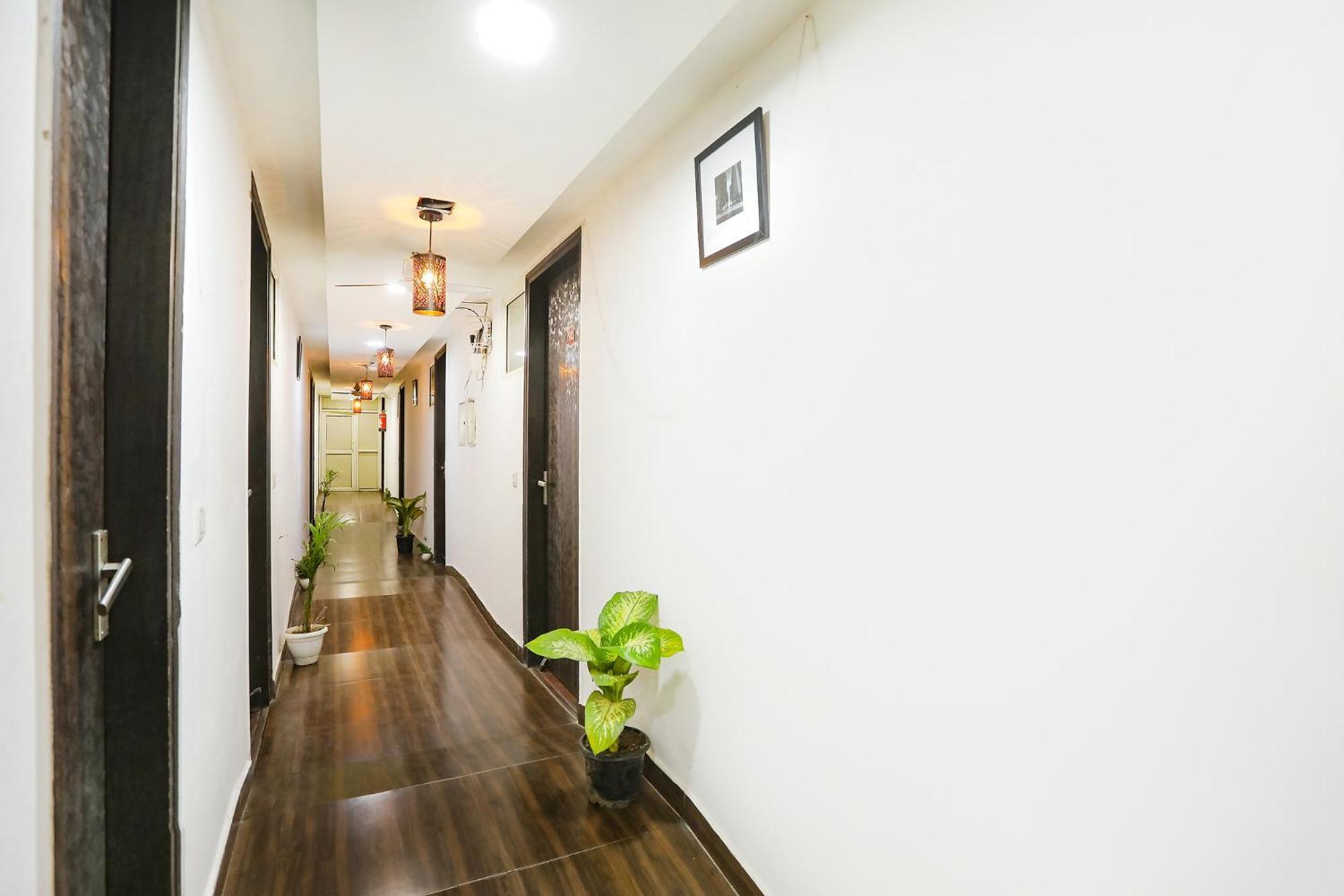 Hotel Fabexpress The Arrow Nueva Delhi Exterior foto