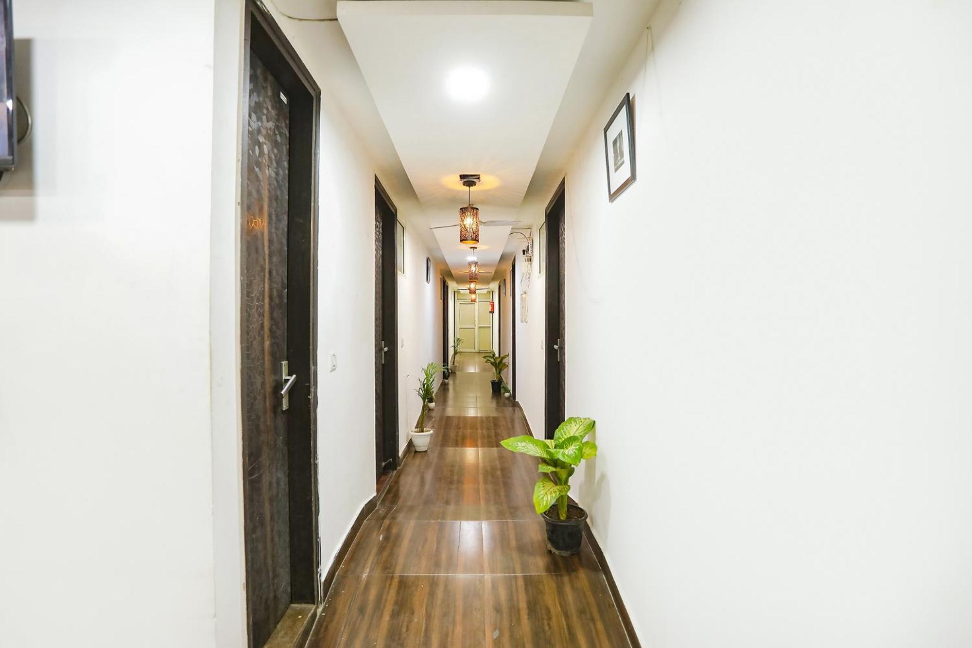 Hotel Fabexpress The Arrow Nueva Delhi Exterior foto