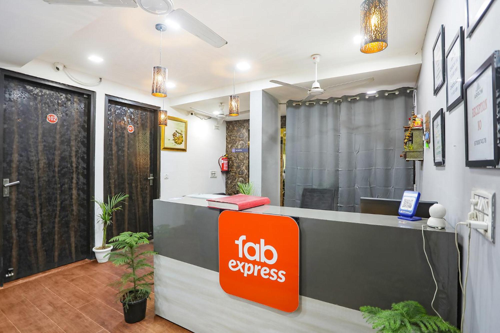 Hotel Fabexpress The Arrow Nueva Delhi Exterior foto