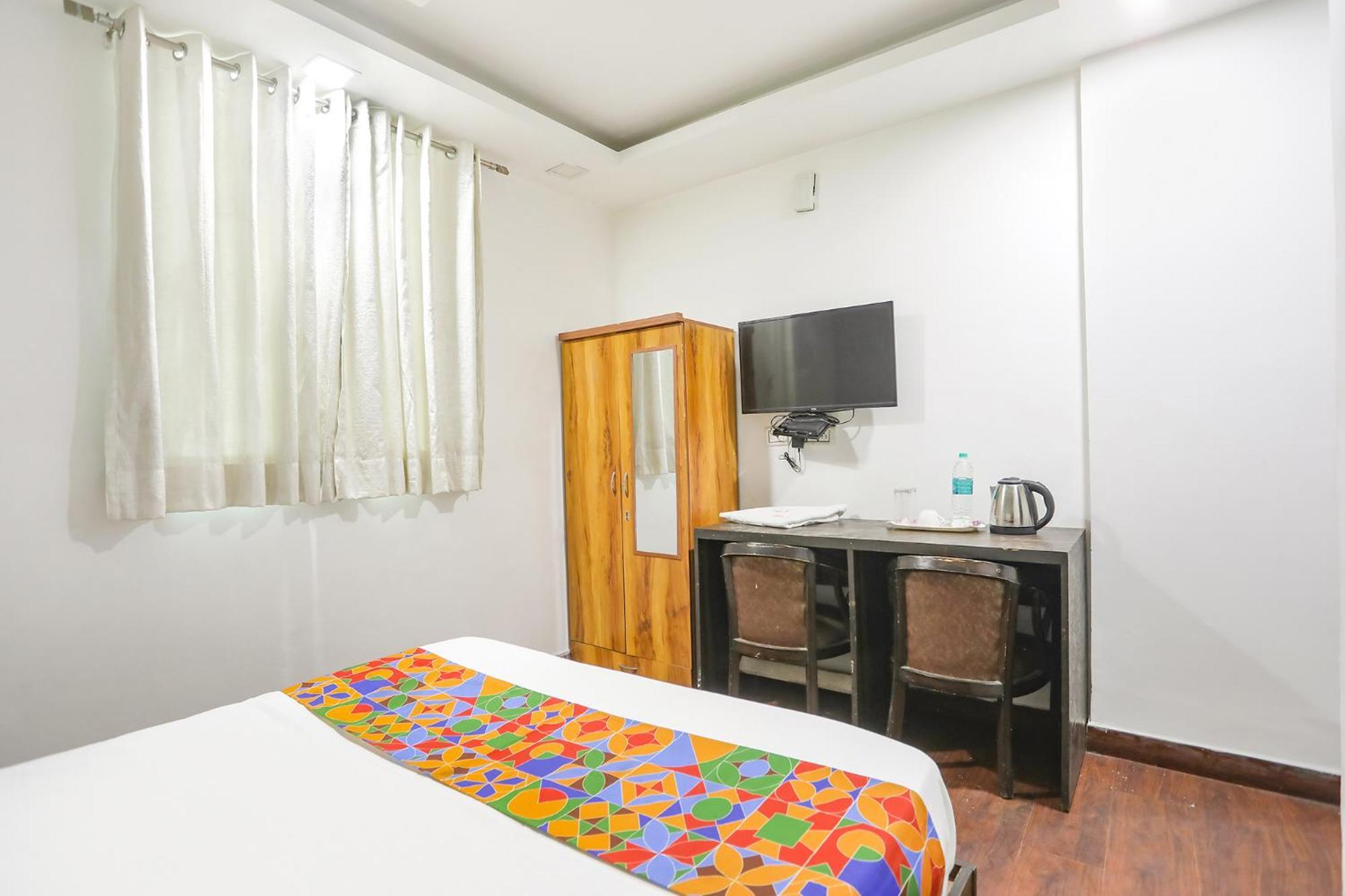 Hotel Fabexpress The Arrow Nueva Delhi Exterior foto
