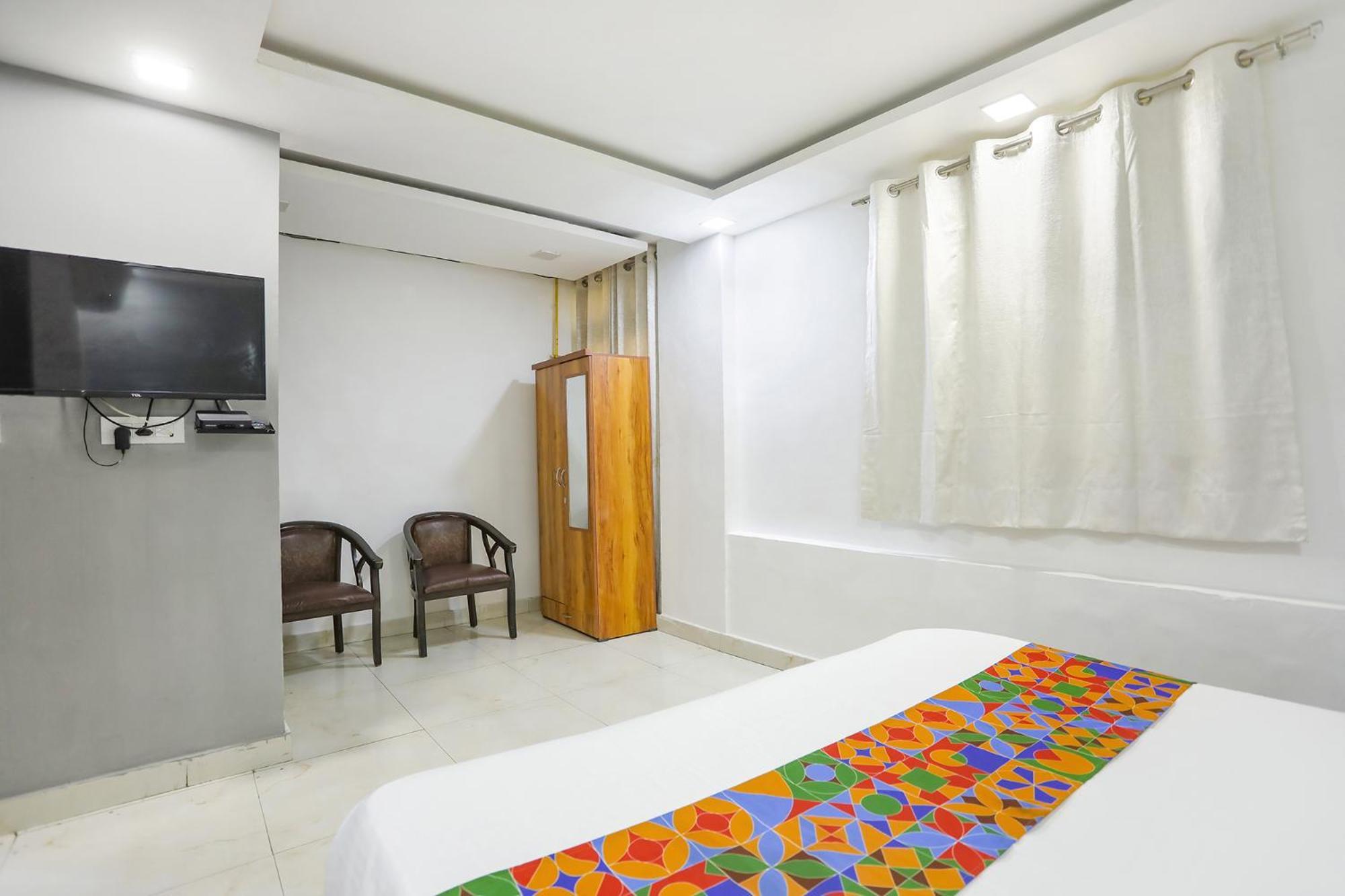 Hotel Fabexpress The Arrow Nueva Delhi Exterior foto