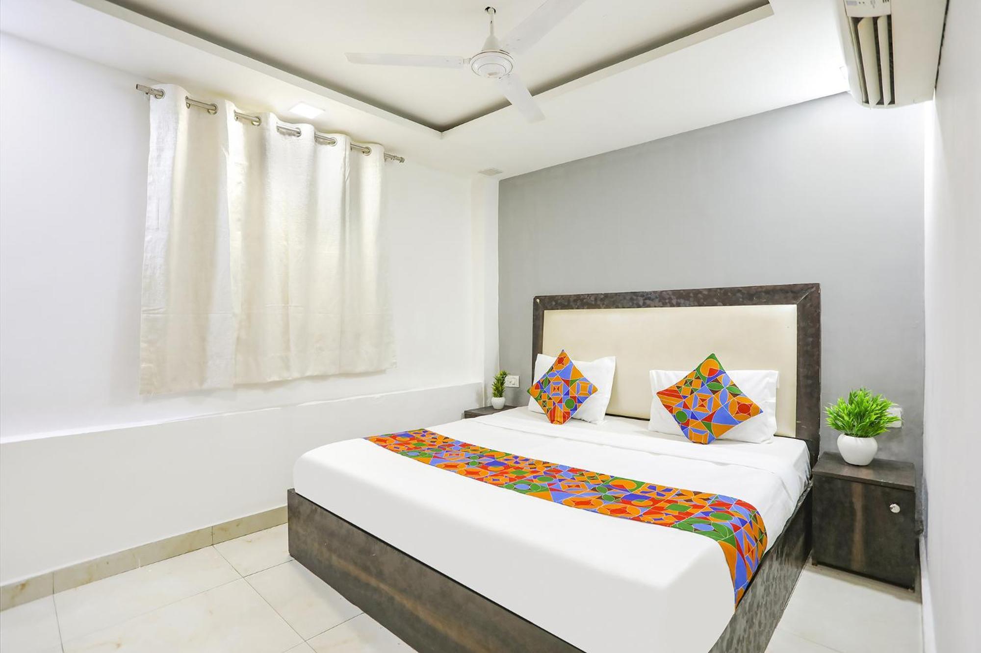 Hotel Fabexpress The Arrow Nueva Delhi Exterior foto
