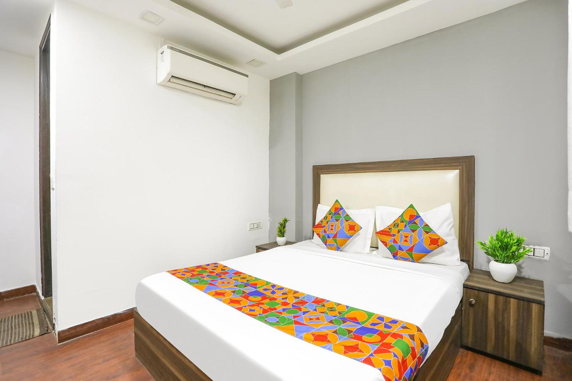 Hotel Fabexpress The Arrow Nueva Delhi Exterior foto