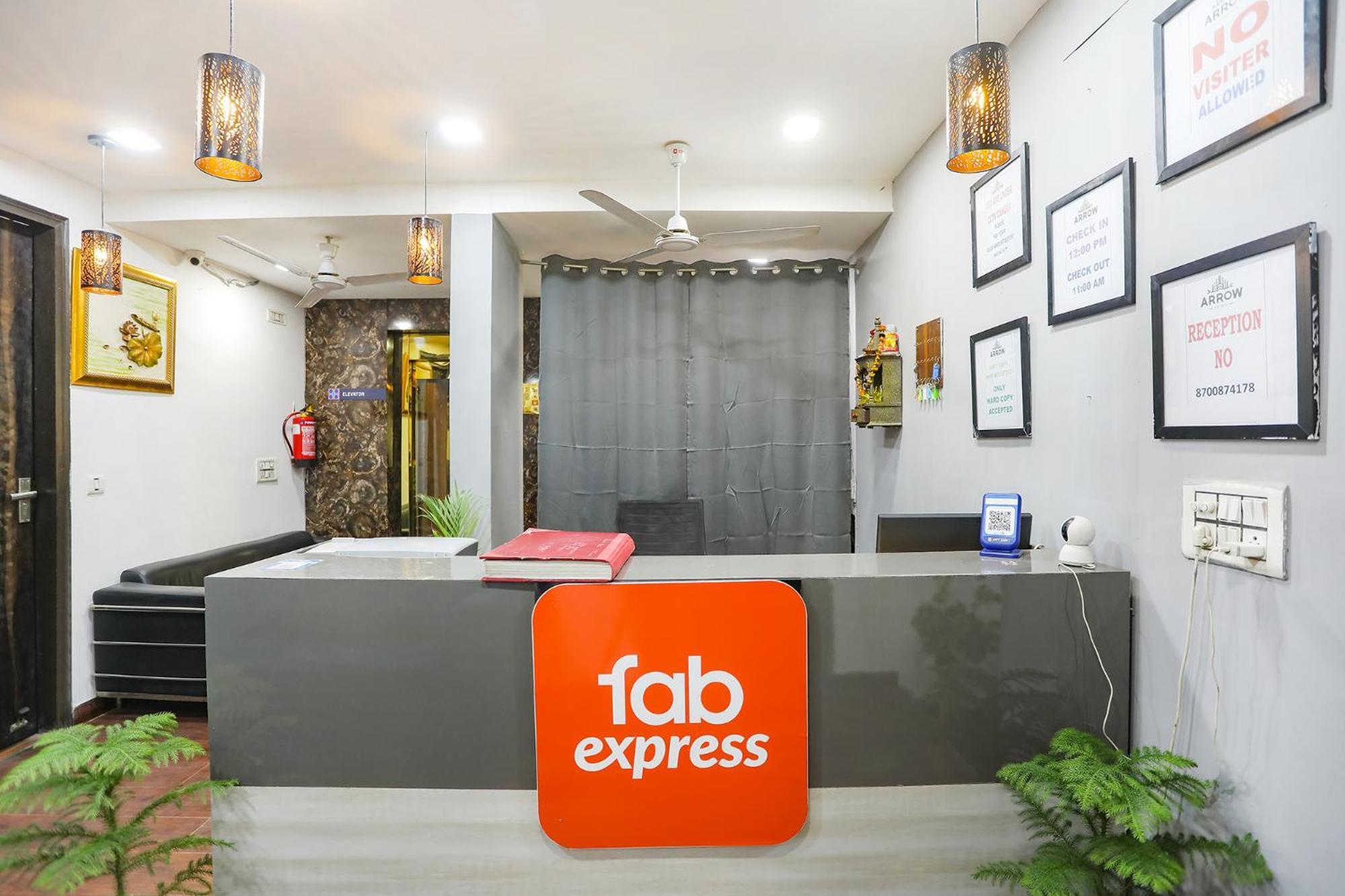 Hotel Fabexpress The Arrow Nueva Delhi Exterior foto